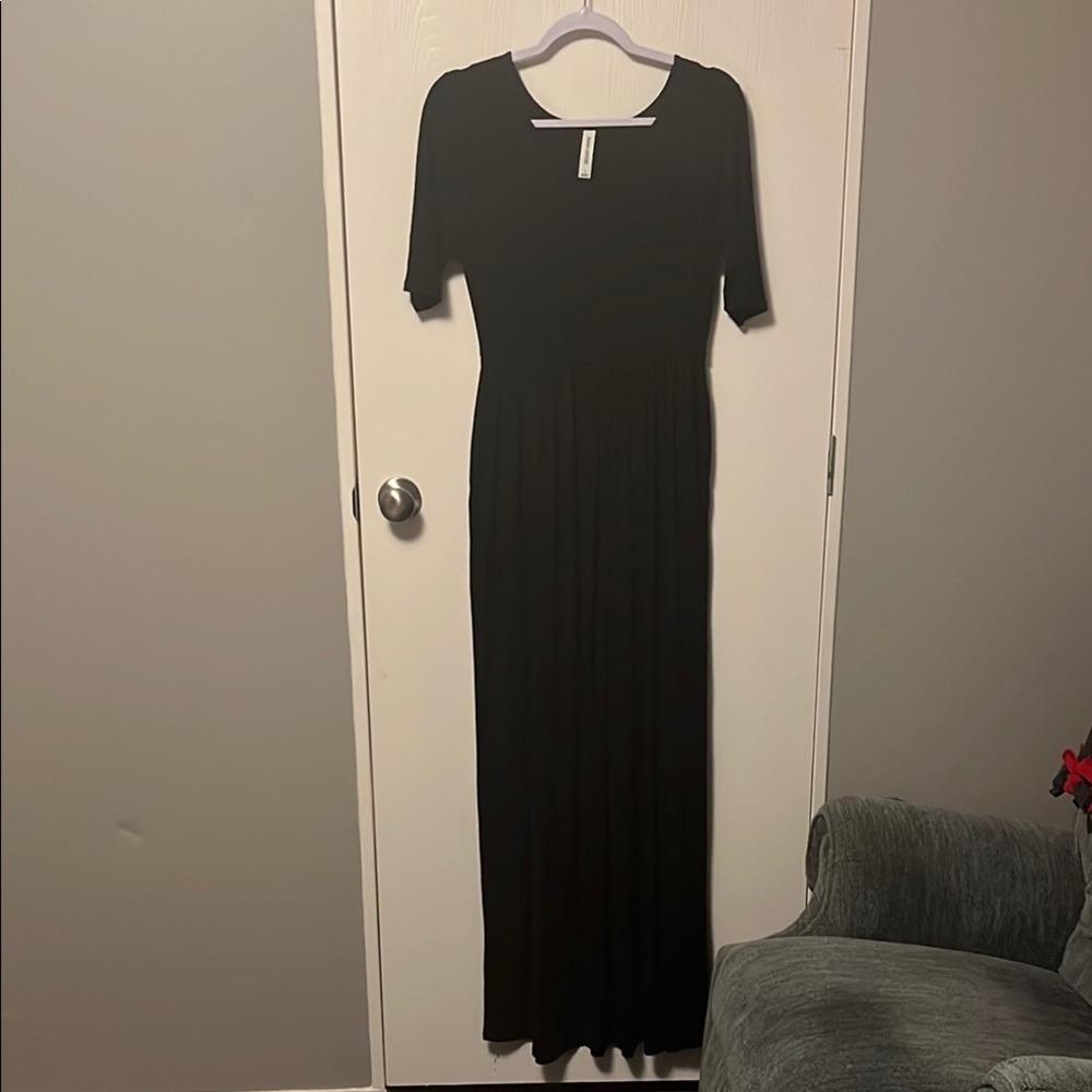 Black Maxi Dress W/ POCKETS